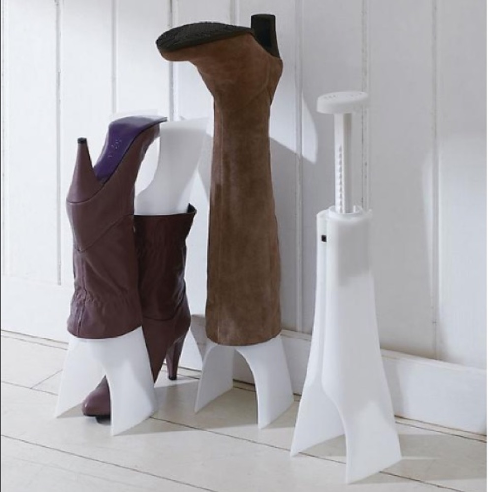 Space saver boot holder